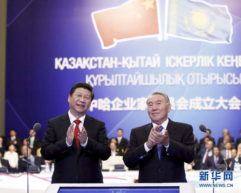 9月7日，國家主席習近平在阿斯塔納同哈薩克斯坦總統納扎爾巴耶夫共同出席中哈企業家委員會成立大會。 新華社記者 鞠鵬 攝