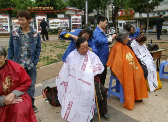 圖：義務理發