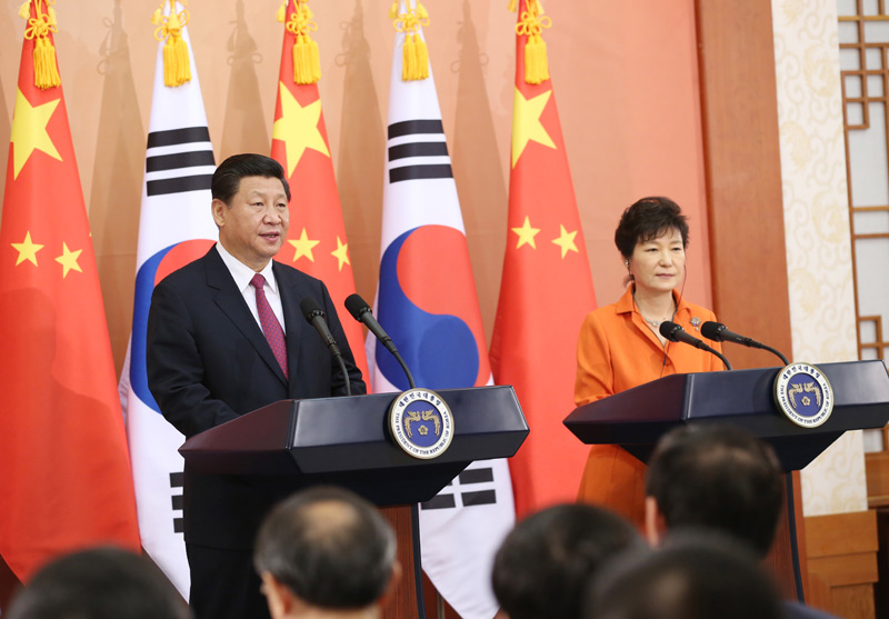 7月3日，國家主席習近平在首爾同韓國總統朴槿惠舉行會談。會談后，兩國元首共同會見記者。 新華社記者姚大偉攝