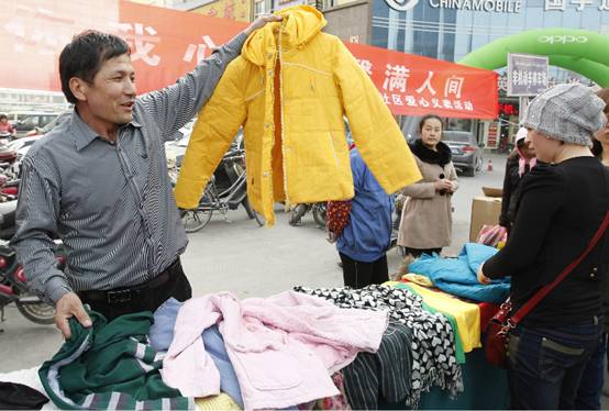 新疆哈密市麗園街道友誼社區：愛心義捐、義賣志願活動【10】
