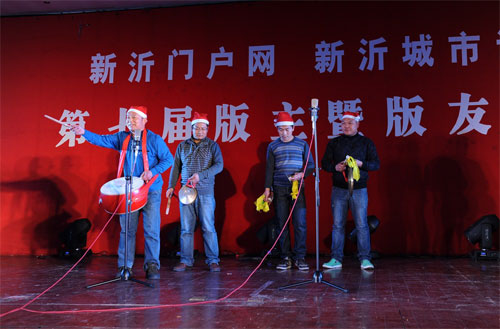 版主暨版友在議會上版主們在表演節目