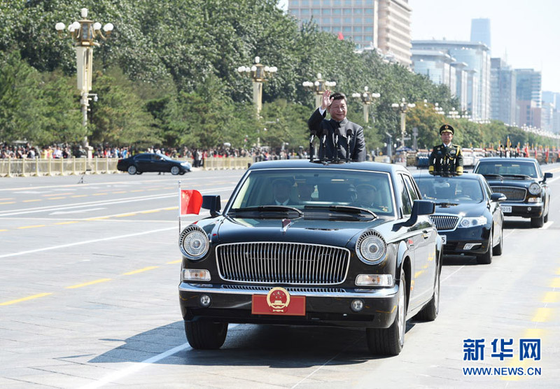 9月3日，紀念中國人民抗日戰爭暨世界反法西斯戰爭勝利70周年大會在北京天安門廣場隆重舉行。這是中共中央總書記、國家主席、中央軍委主席習近平檢閱受閱部隊。新華社記者李學仁攝