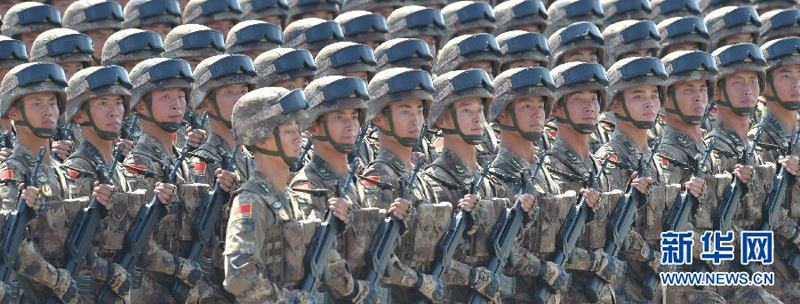9月3日，中國人民抗日戰爭暨世界反法西斯戰爭勝利70周年紀念大會在北京隆重舉行。這是“劉老庄連”英模部隊方隊接受檢閱。 新華社記者羅曉光 攝