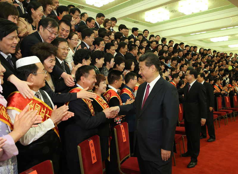 5月5日，黨和國家領導人習近平、李克強、劉雲山等在北京人民大會堂會見中國紅十字會第十次全國會員代表大會代表。新華社記者 蘭紅光 攝