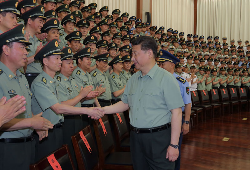 5月26日，中共中央總書記、國家主席、中央軍委主席習近平在浙江省軍區機關親切接見駐浙部隊師以上領導干部和建制團單位主官。新華社記者 李剛 攝