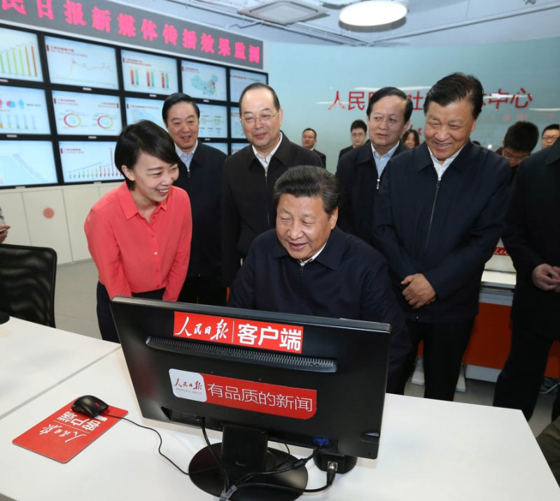 2月19日，中共中央總書記、國家主席、中央軍委主席習近平在北京主持召開黨的新聞輿論工作座談會，並到中央新聞單位調研。這是習近平在人民日報社新媒體中心通過新媒體平台發送語音信息，向全國人民致以元宵節的問候和祝福。新華社記者 龐興雷 攝