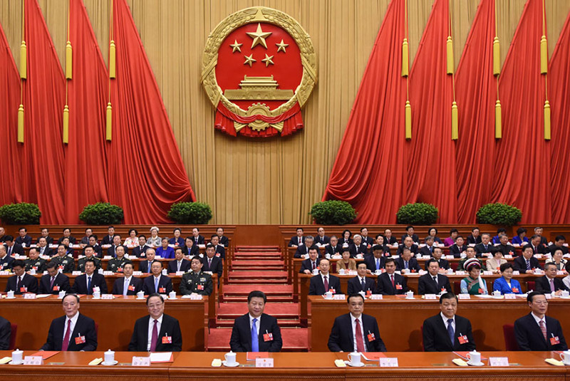 3月16日，十二屆全國人大四次會議在北京人民大會堂閉幕。習近平、李克強、俞正聲、劉雲山、王岐山、張高麗等黨和國家領導人在主席台就座。　　新華社記者 李學仁 攝