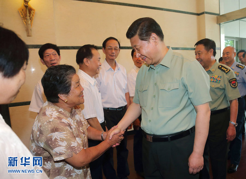 2014年7月30日，習近平與福建雙擁模范代表親切交談。李剛 攝