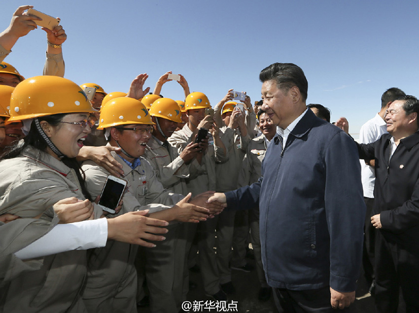 8月22日至24日，中共中央總書記、國家主席、中央軍委主席習近平在青海調研考察。習近平總書記22日中午抵達平均海拔2800米的青海省海西蒙古族藏族自治州格爾木市，隨后驅車60公裡來到青海鹽湖工業股份有限公司鉀肥分公司碼頭。攝影/新華社記者蘭紅光、龐興雷