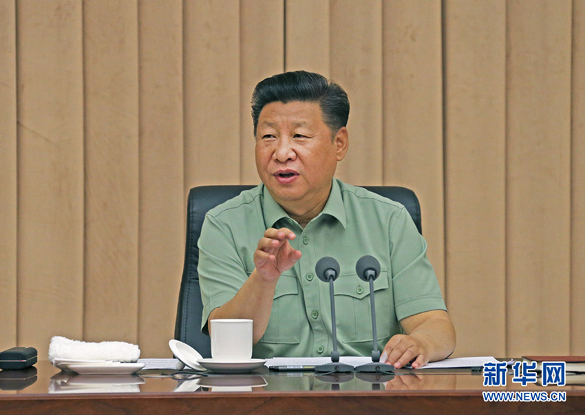 8月29日上午，中共中央總書記、國家主席、中央軍委主席習近平視察戰略支援部隊機關，代表黨中央和中央軍委，對戰略支援部隊第一次黨代表大會的召開表示熱烈的祝賀，向戰略支援部隊全體指戰員致以誠摯的問候。這是習近平聽取戰略支援部隊工作匯報后發表重要講話。新華社記者李剛攝