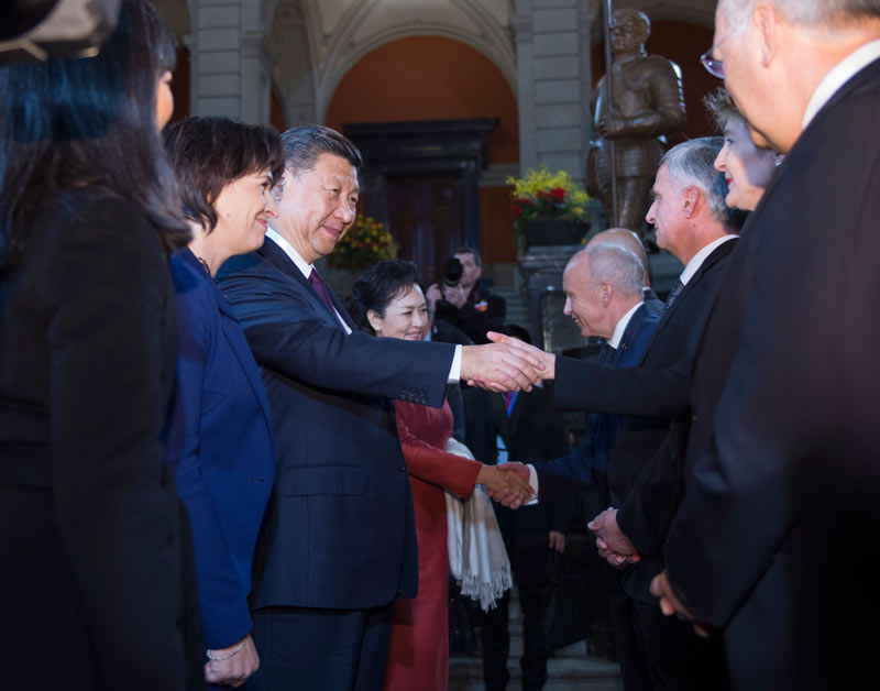 1月15日，國家主席習近平在伯爾尼出席瑞士聯邦委員會全體委員集體舉行的迎接儀式並致辭。 新華社記者 謝環馳 攝