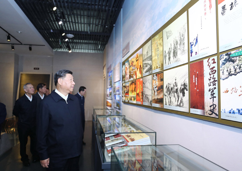 8月19日至22日，中共中央總書記、國家主席、中央軍委主席習近平在甘肅考察。這是20日上午，習近平在張掖市高台縣參觀中國工農紅軍西路軍紀念館。 新華社記者 鞠鵬 攝