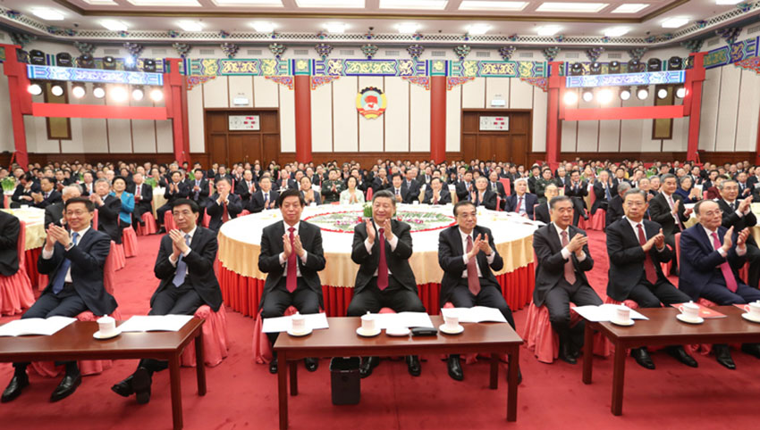 12月31日，全國政協在北京舉行新年茶話會。黨和國家領導人習近平、李克強、栗戰書、汪洋、王滬寧、趙樂際、韓正、王岐山出席茶話會並觀看演出。新華社記者 黃敬文 攝