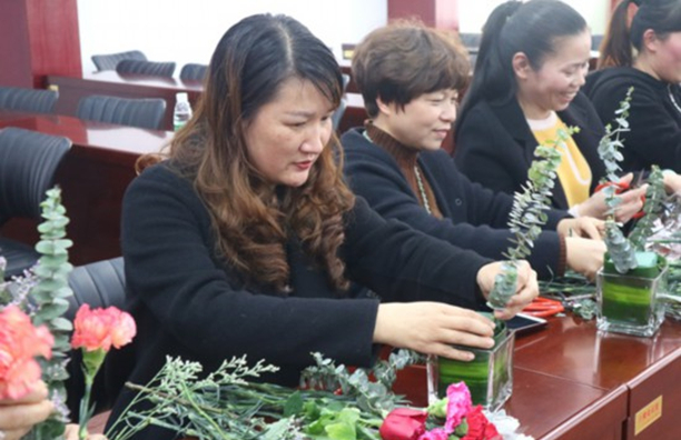 2019年3月11日，孫麗美（左一）參加沙江鎮三八婦女節主題活動。