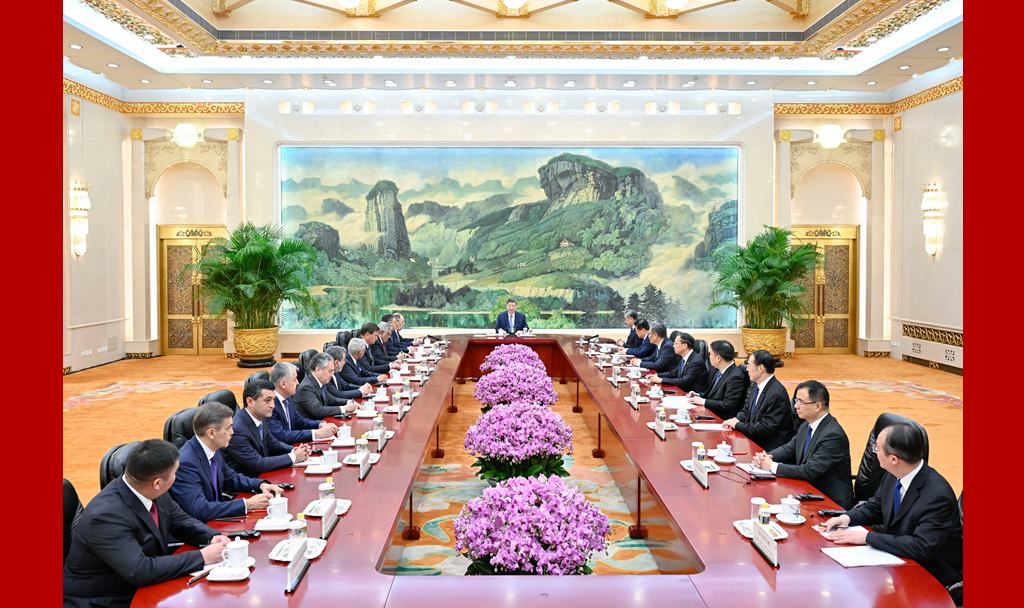 習近平集體會見上海合作組織成員國外長理事會會議外方代表團團長