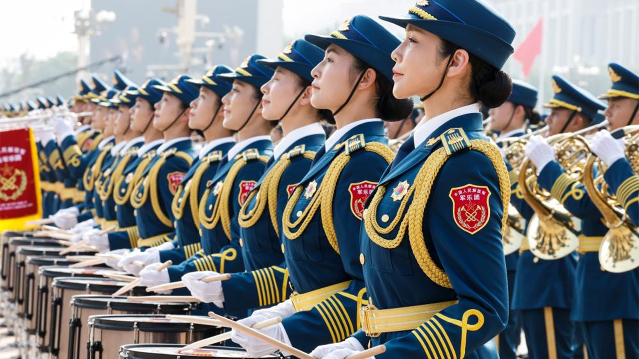 1这是中国人民解放军联合军乐团在演奏。