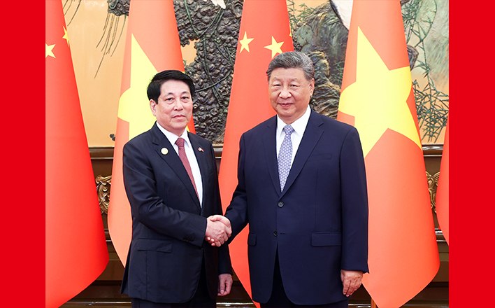 习近平会见越南国家主席梁强