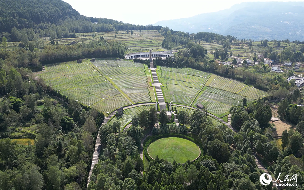 川陕革命根据地红军烈士陵园。（四川频道）