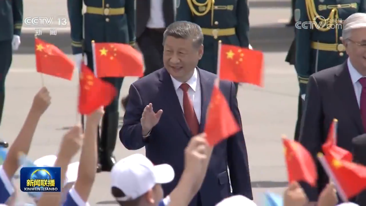 习近平抵达阿斯塔纳出席第二届中国—中亚峰会